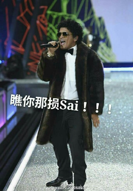 欧美宋小宝！火星哥裹貂皮变身煤老板