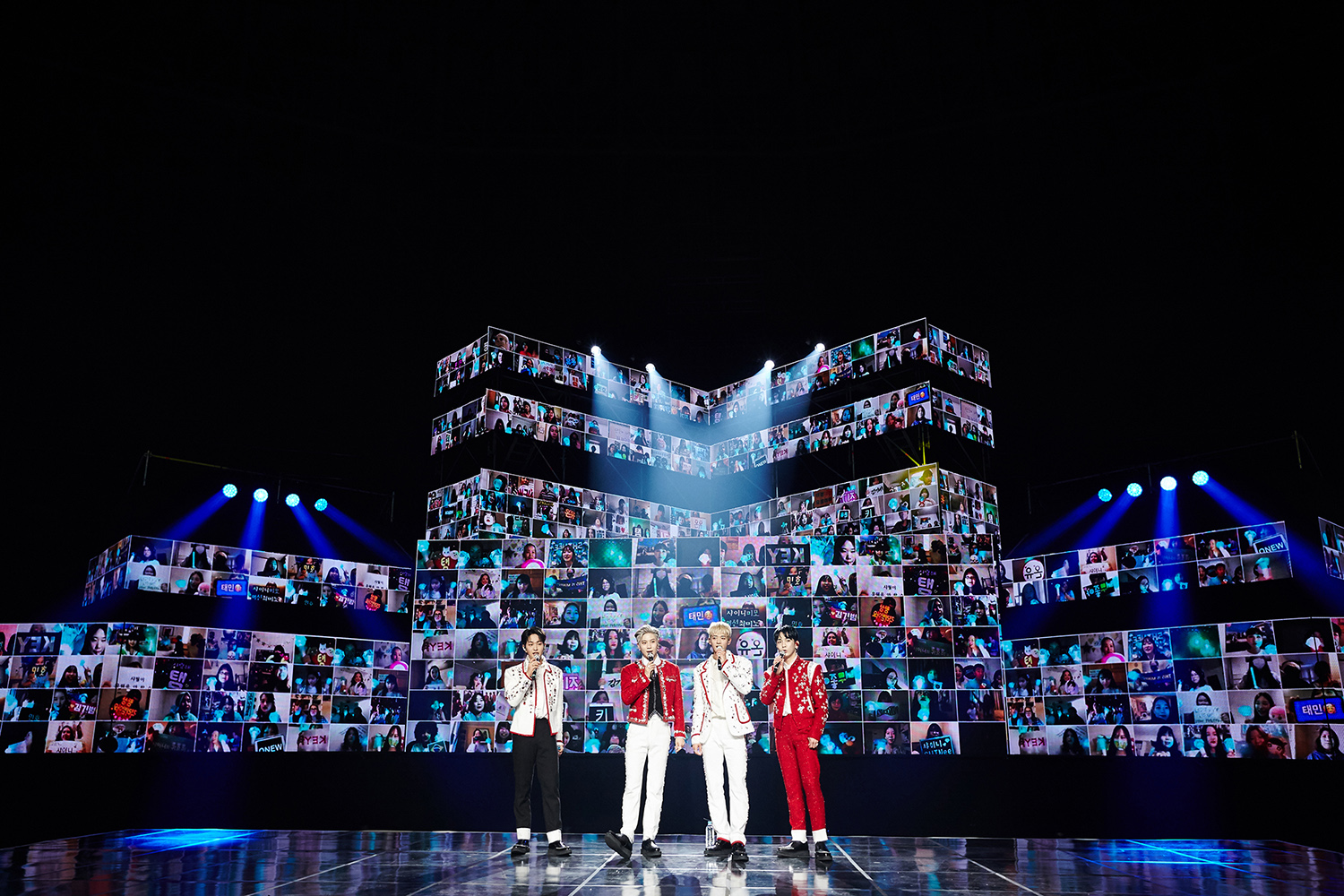 SHINee“Beyond LIVE”公演图片 1.JPG