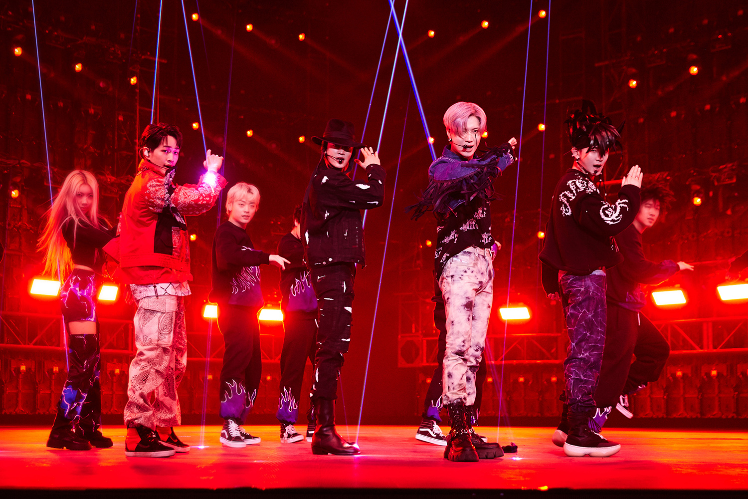 SHINee“Beyond LIVE”公演图片 2.JPG