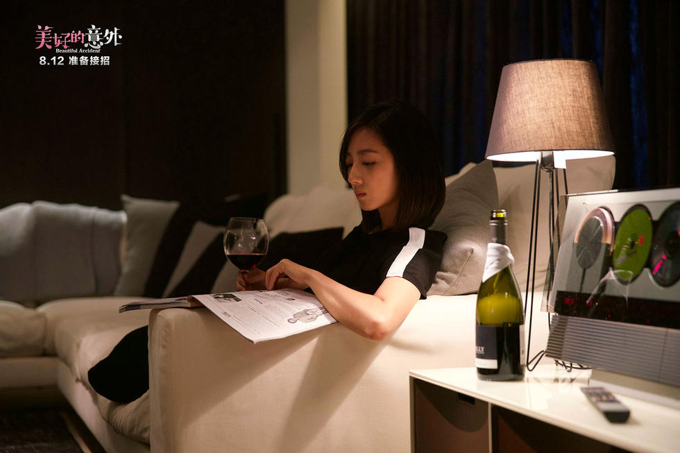 主页 电影          今日,电影《美好的意外》曝光全新"黑科技"特辑,"