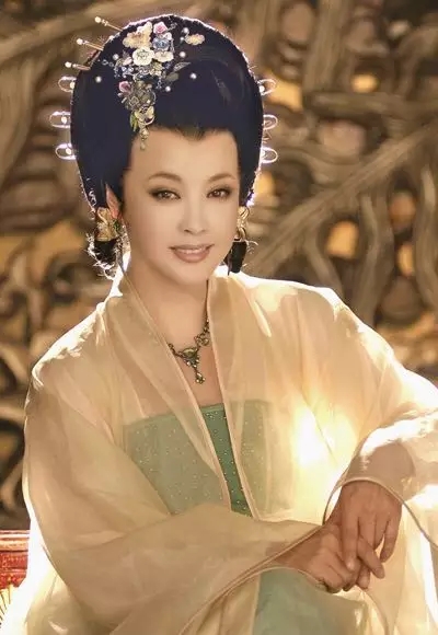 五次出演武则天的刘晓庆居然还有这么萌的一面，你们见过吗？